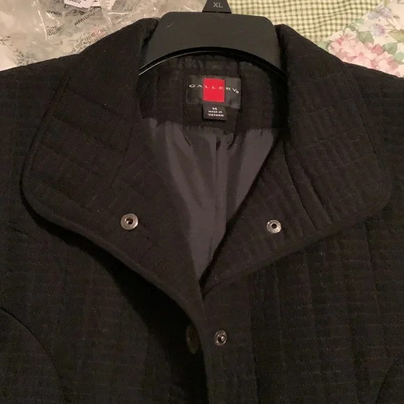 Gallery black quilted, car jacket lightly used - Picture 2 of 9